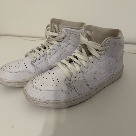 White Jordan 1 - Picture 4 of 4